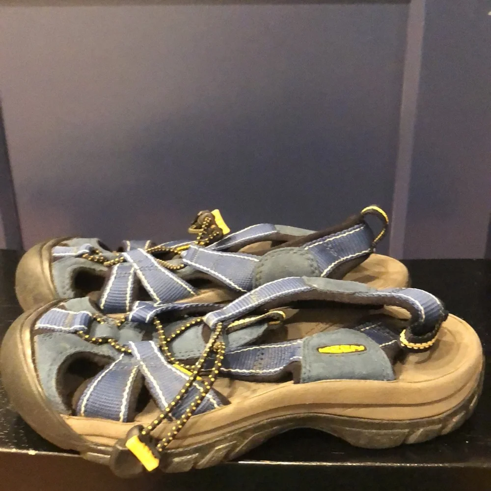 🎉🎉- Keen water shoes hiking camp 6 waterproof